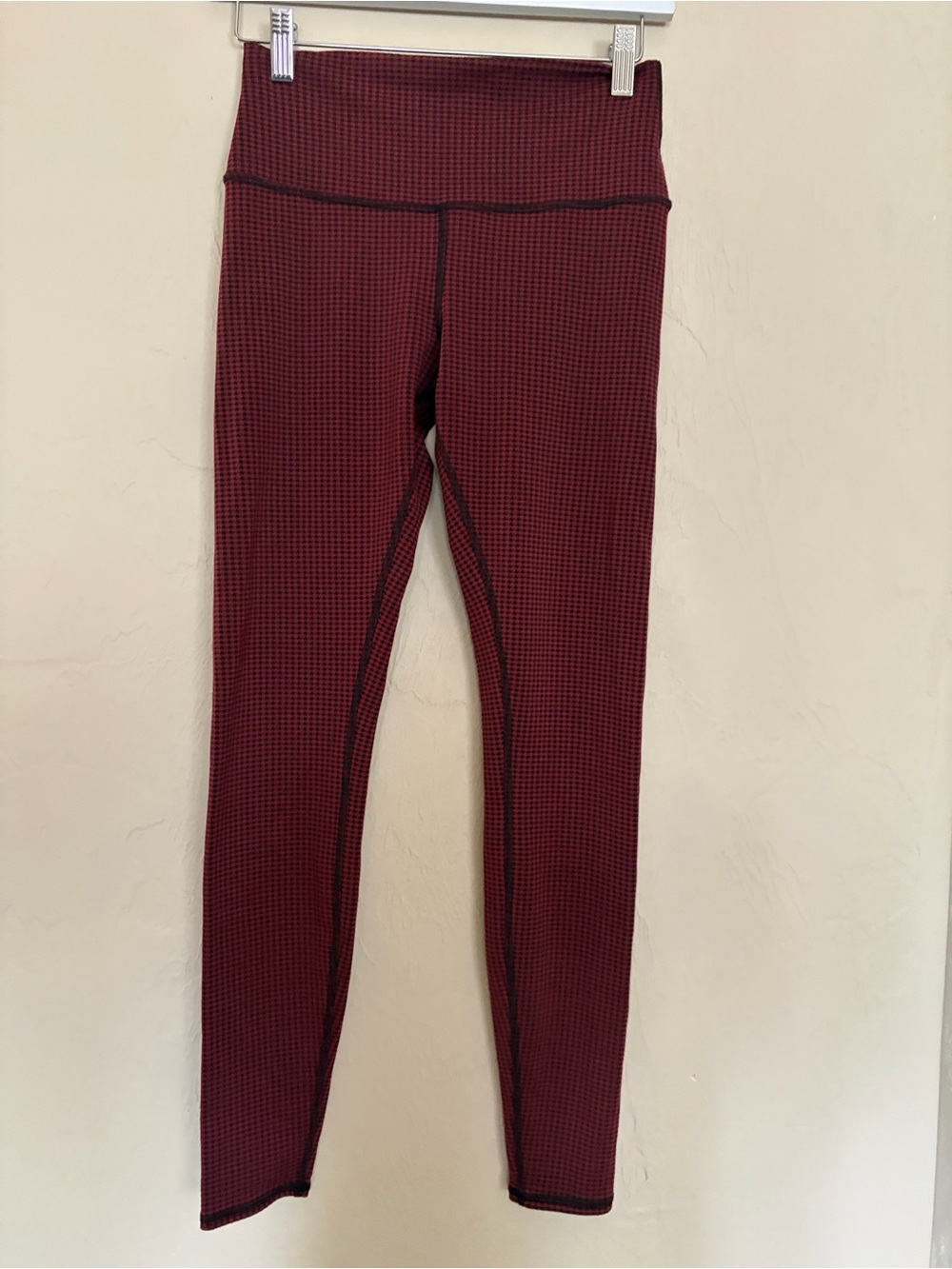 Alo Micro Houndstooth High Rise Leggings. Great Condition! Black/Cranberry.